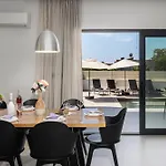 Anni *