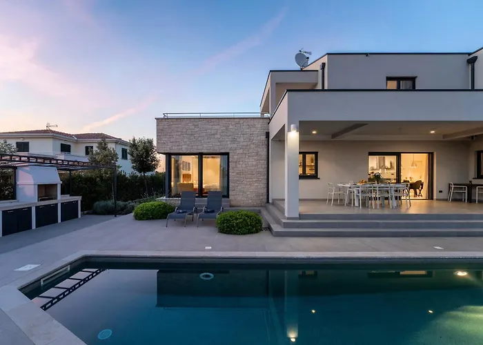 Anni Вилла Пореч